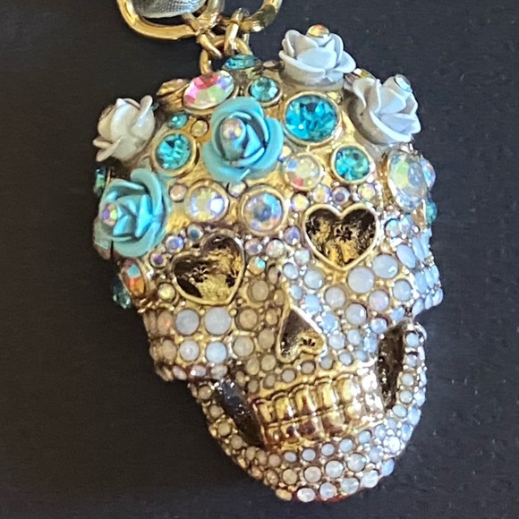 Betsy Johnson Skull Necklace - Picture 3 of 5